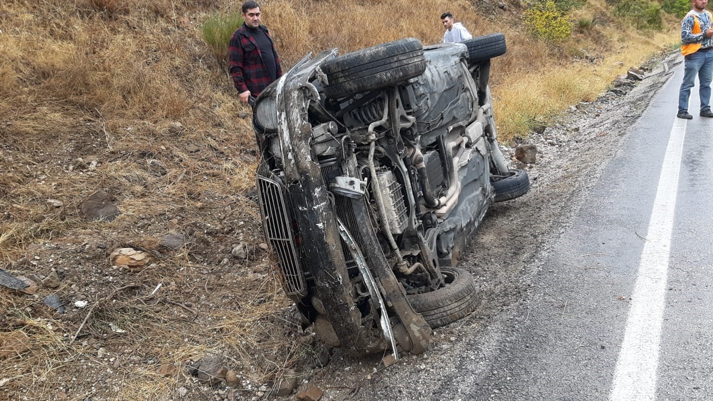 Kontrolden çıkan otomobil yan yattı: 1 yaralı
