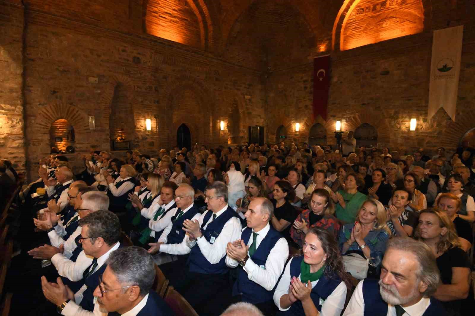 En güzel nağmeler gezek gecesinde yankılandı
