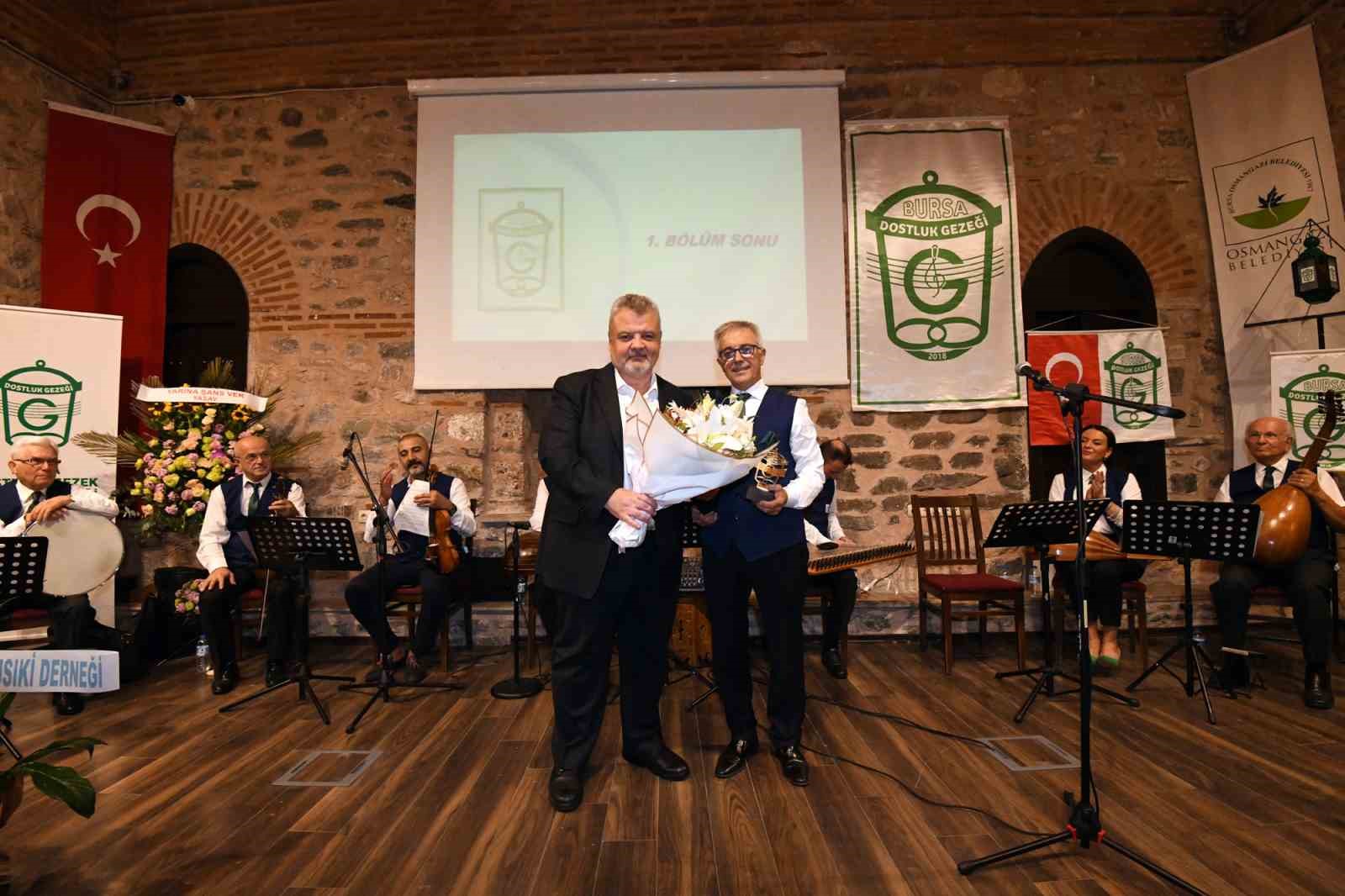 En güzel nağmeler gezek gecesinde yankılandı
