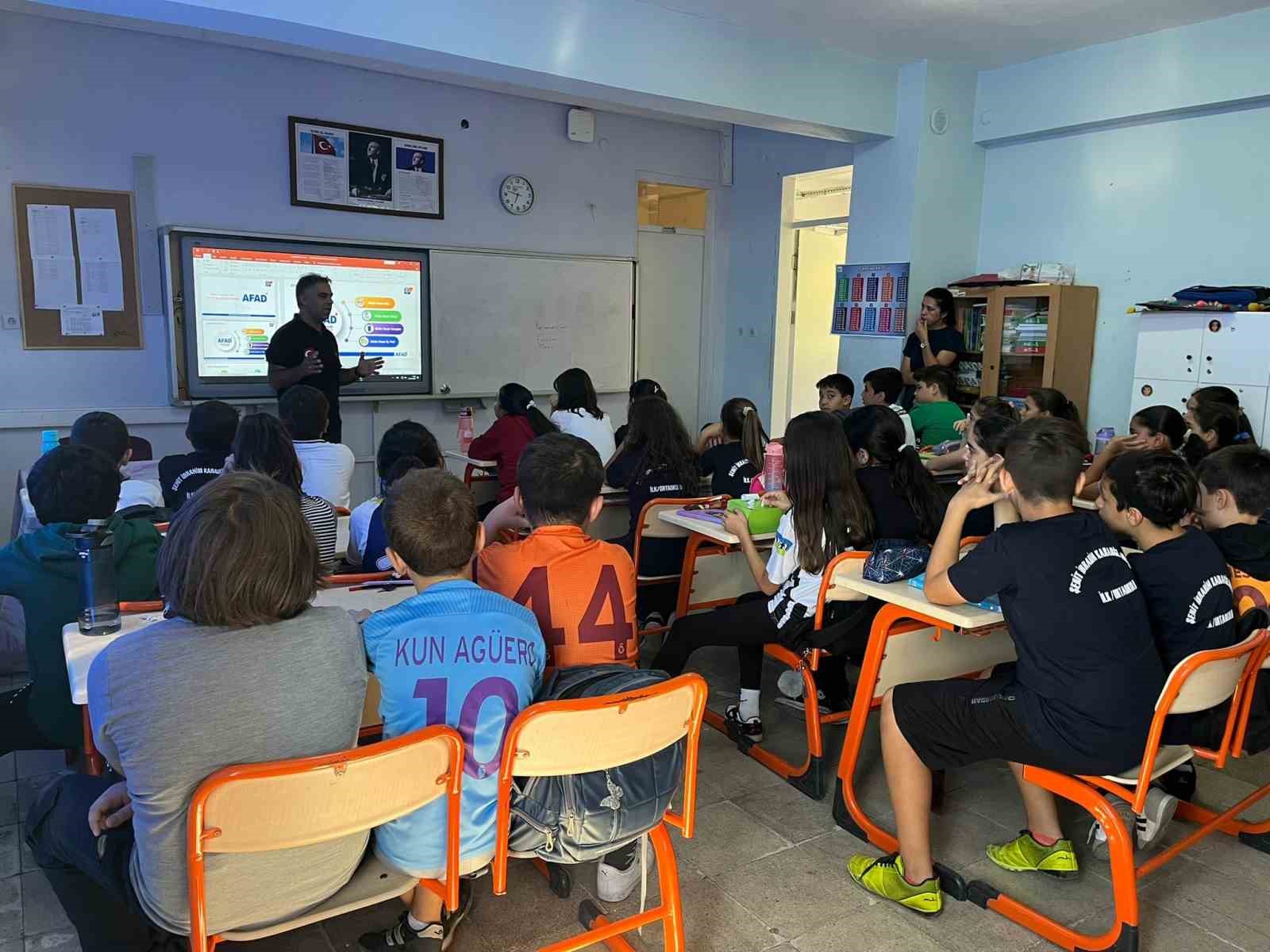 Muğla’da öğrenci ve öğretmenlere afet farkındalık eğitimi verildi
