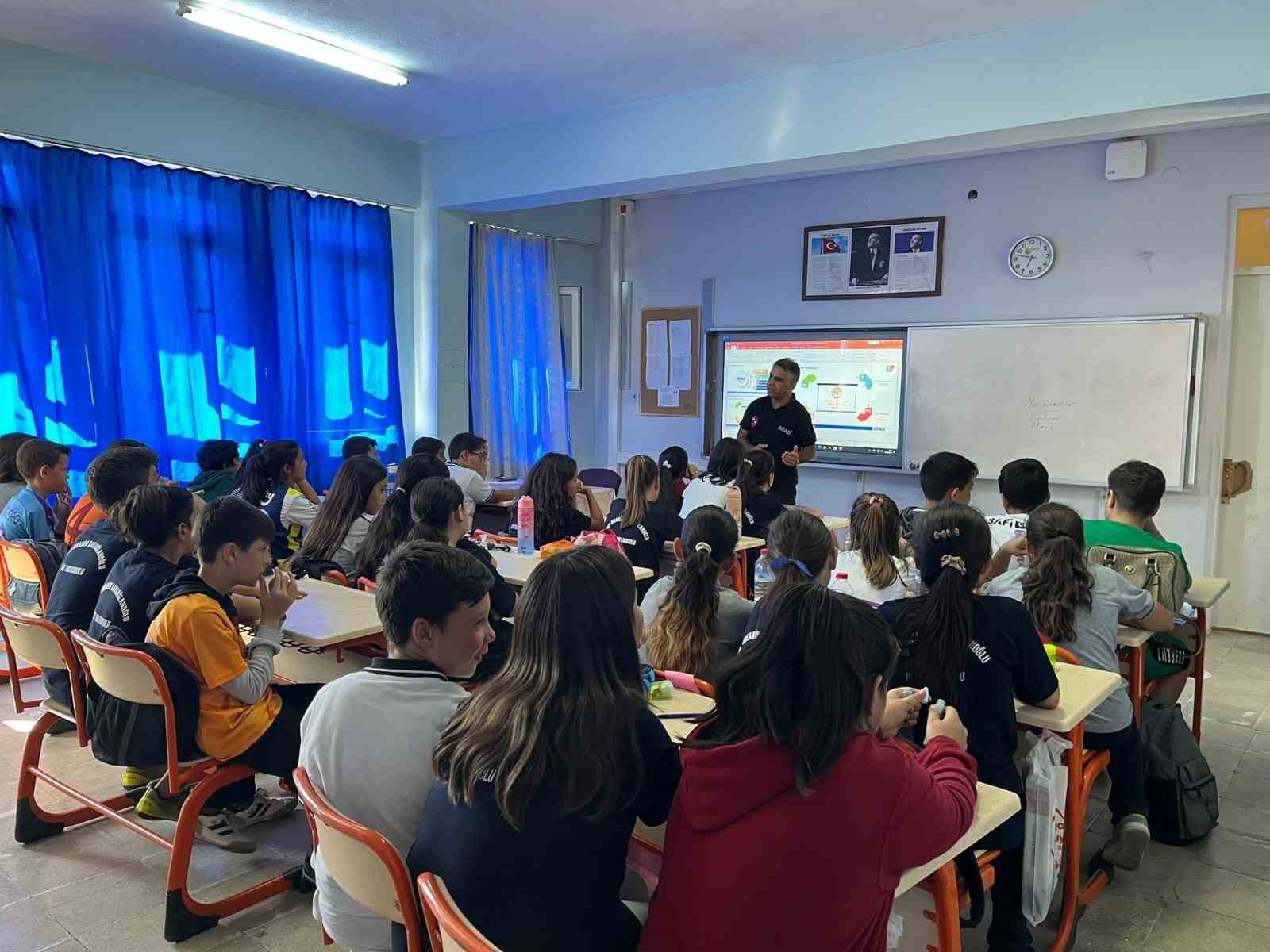 Muğla’da öğrenci ve öğretmenlere afet farkındalık eğitimi verildi
