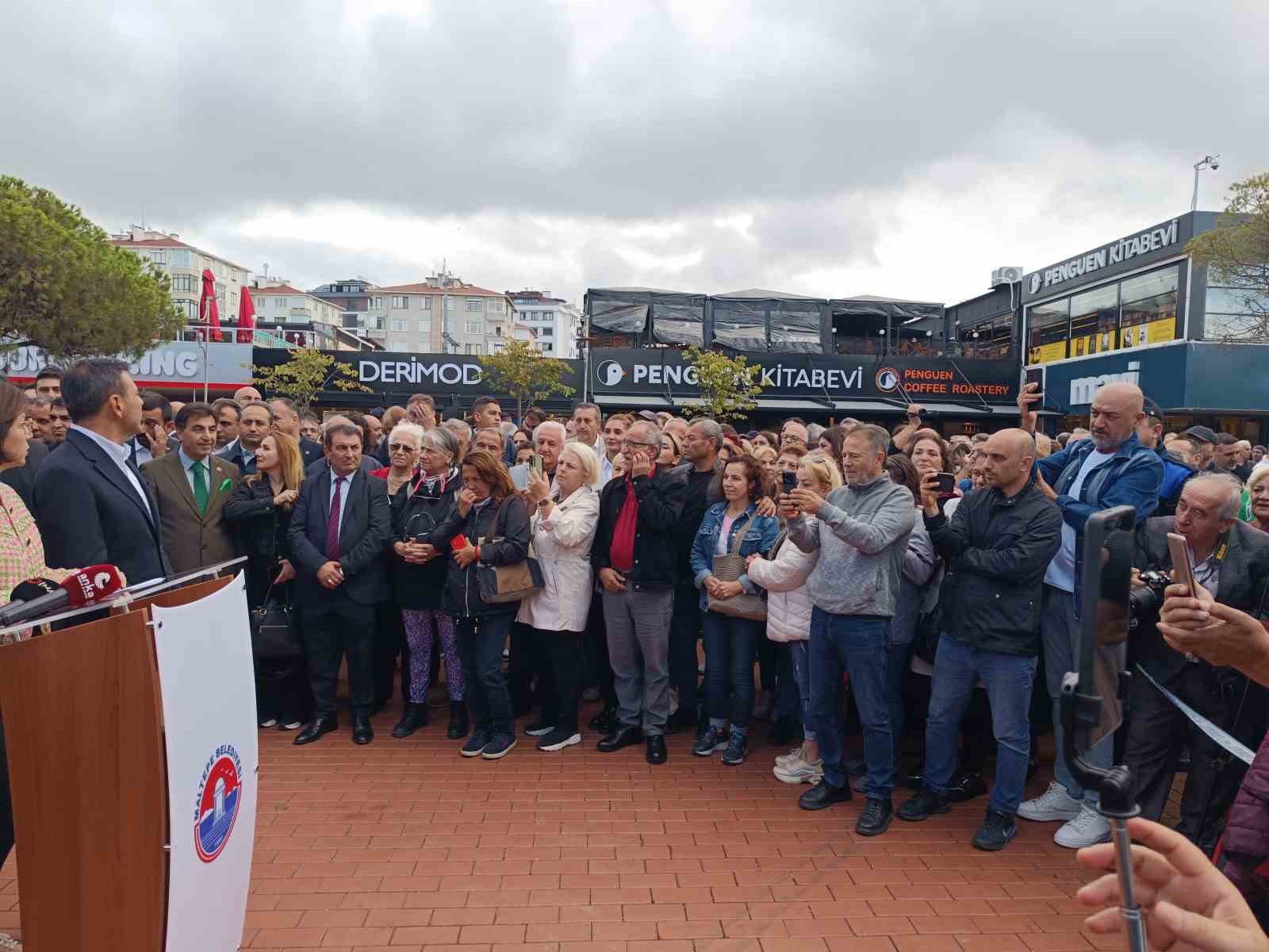 Başkan Esin Köymen, Süreyya Paşa Vakfı’na ait olan alışveriş alanıyla ilgili basına açıklamada bulundu
