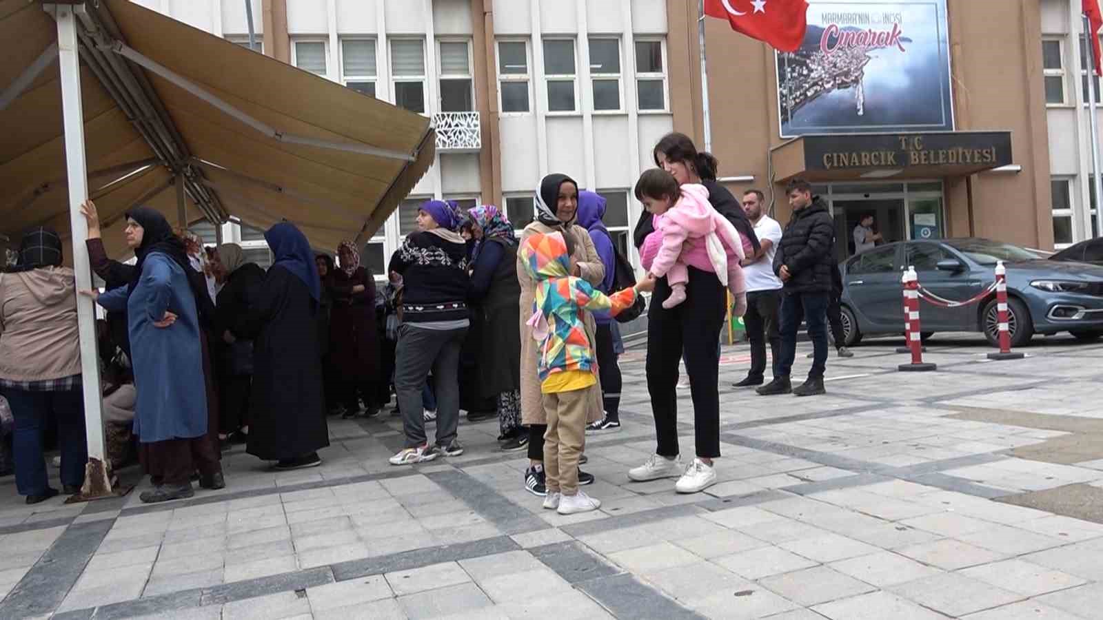 Antalya’da ev arkadaşı tarafından öldürülen genç Yalova’da toprağa verildi
