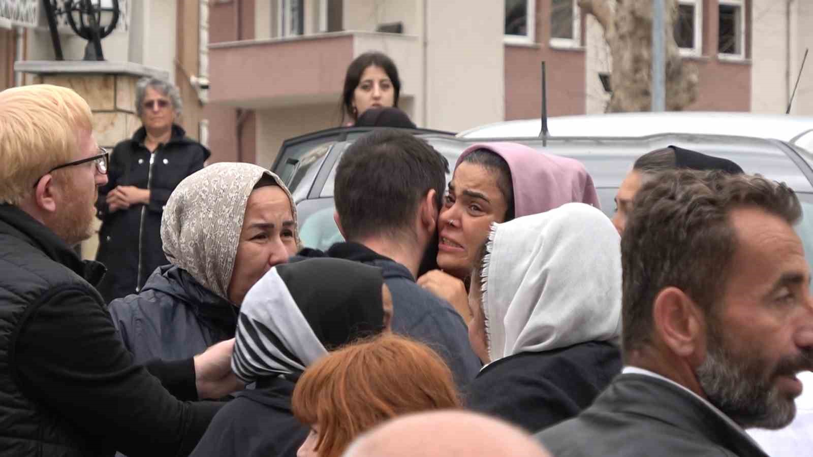 Antalya’da ev arkadaşı tarafından öldürülen genç Yalova’da toprağa verildi
