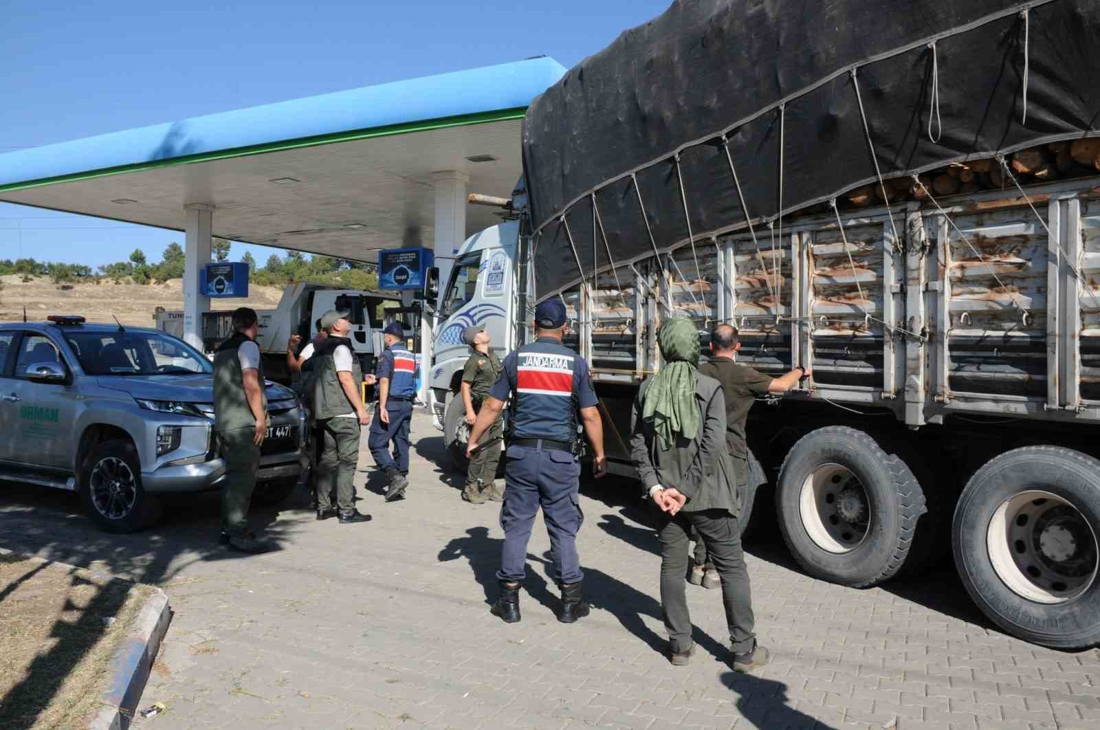 Kütahya’da orman emvali taşıyan araçlar kontrol edildi
