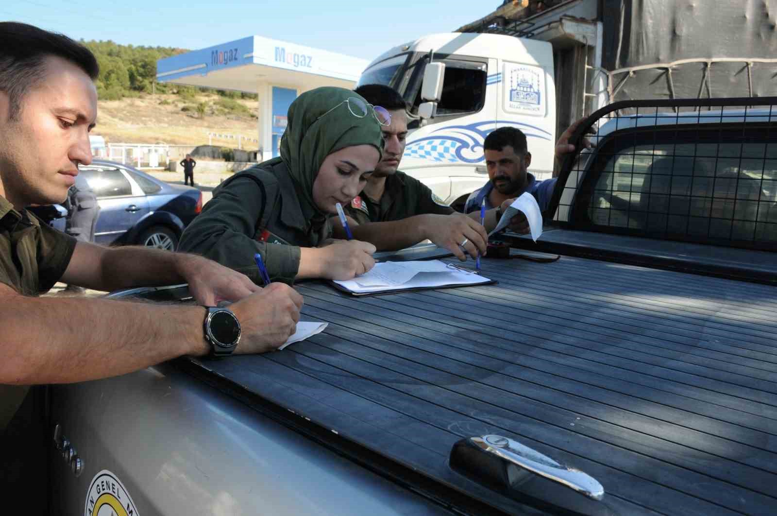 Kütahya’da orman emvali taşıyan araçlar kontrol edildi
