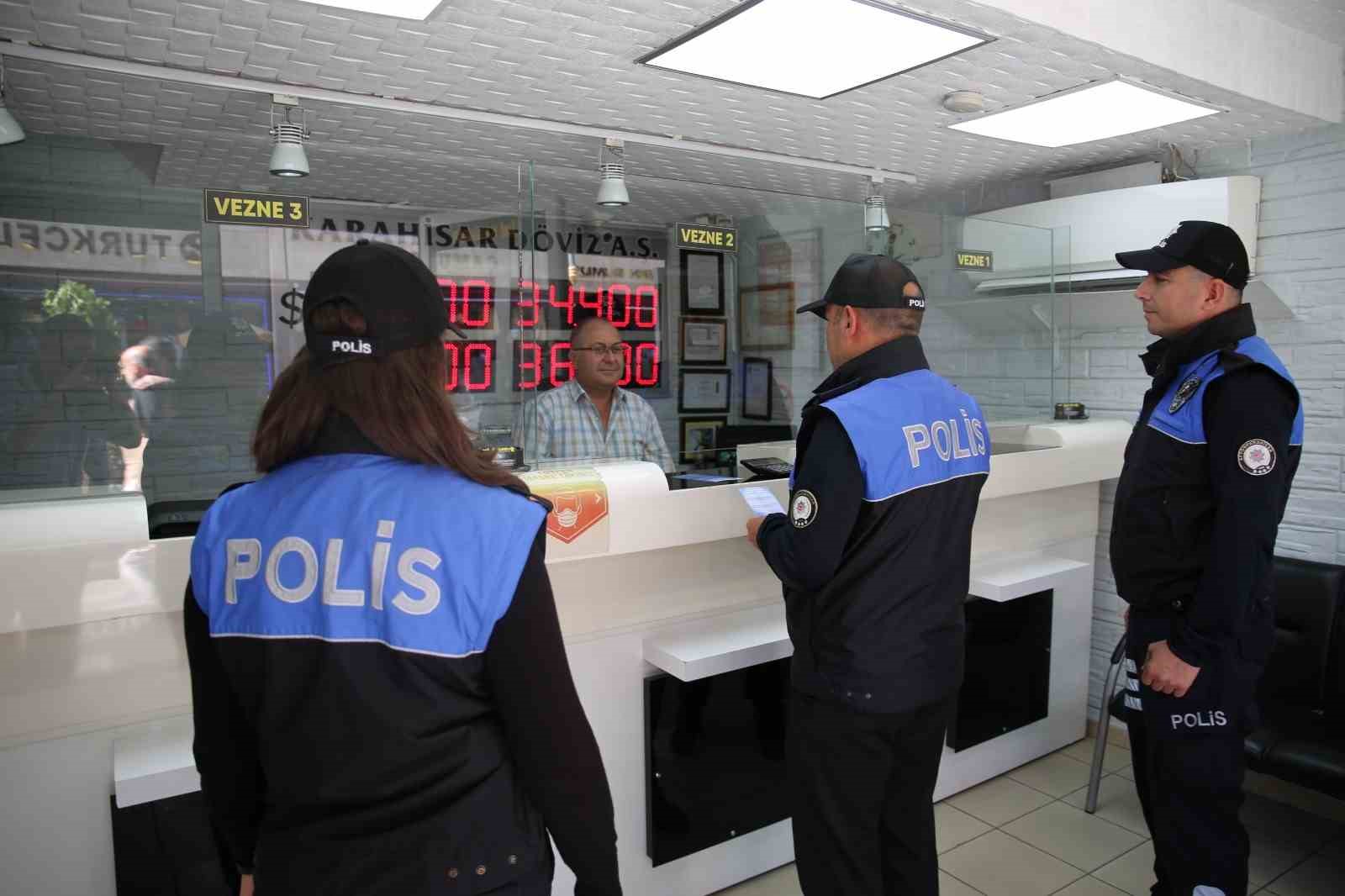 Polis ekipleri dolandırıcılara karşı vatandaşları uyardı
