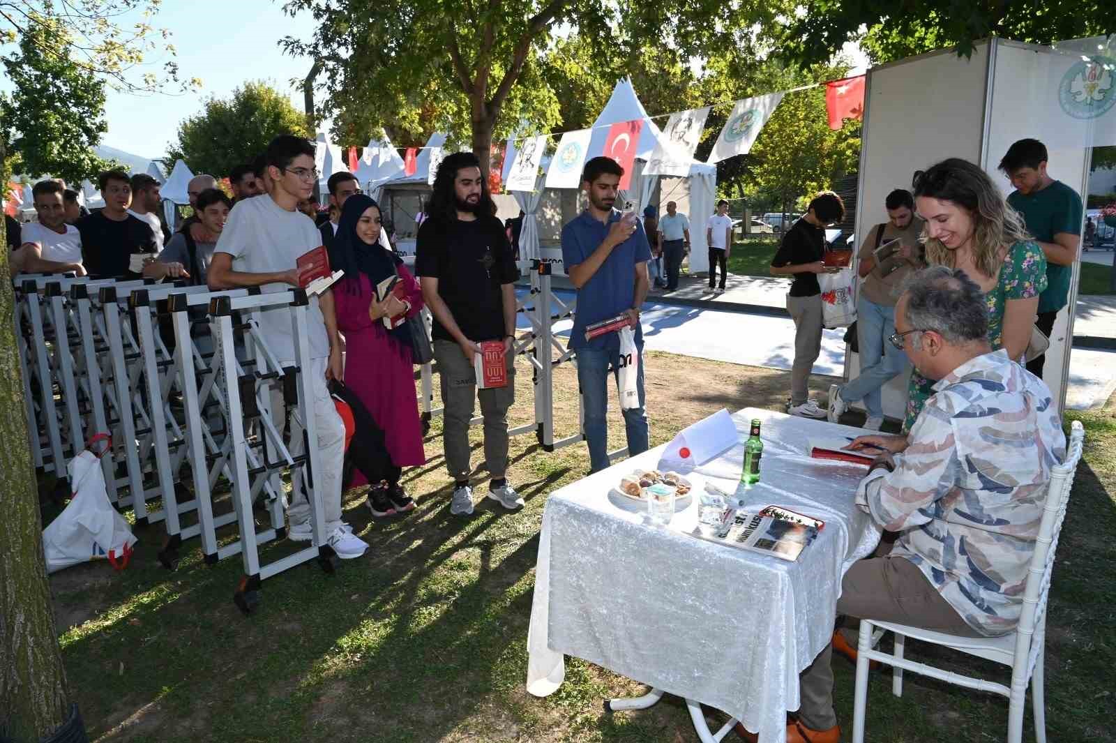 Manisa Kitap Fuarı ünlü yazarlarla final yaptı
