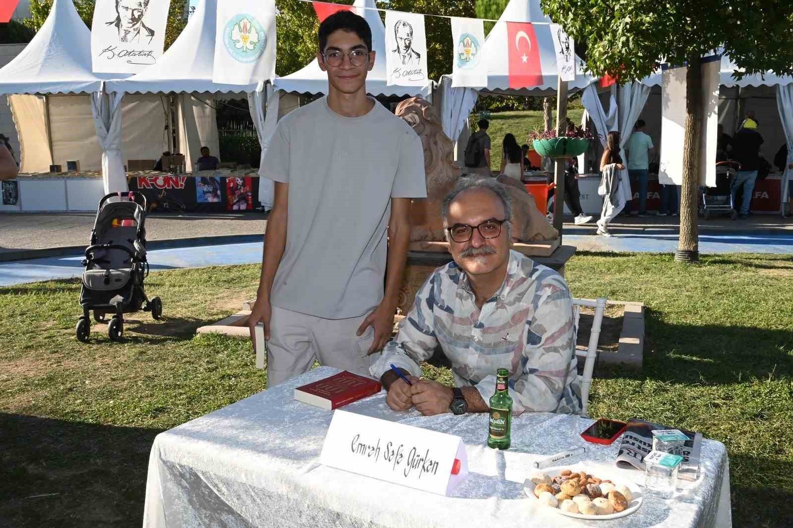 Manisa Kitap Fuarı ünlü yazarlarla final yaptı
