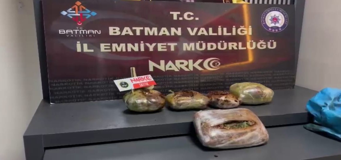 Batman’da ’dur’ ihtarına uymayarak kaçan araçta uyuşturucu ele geçirildi
