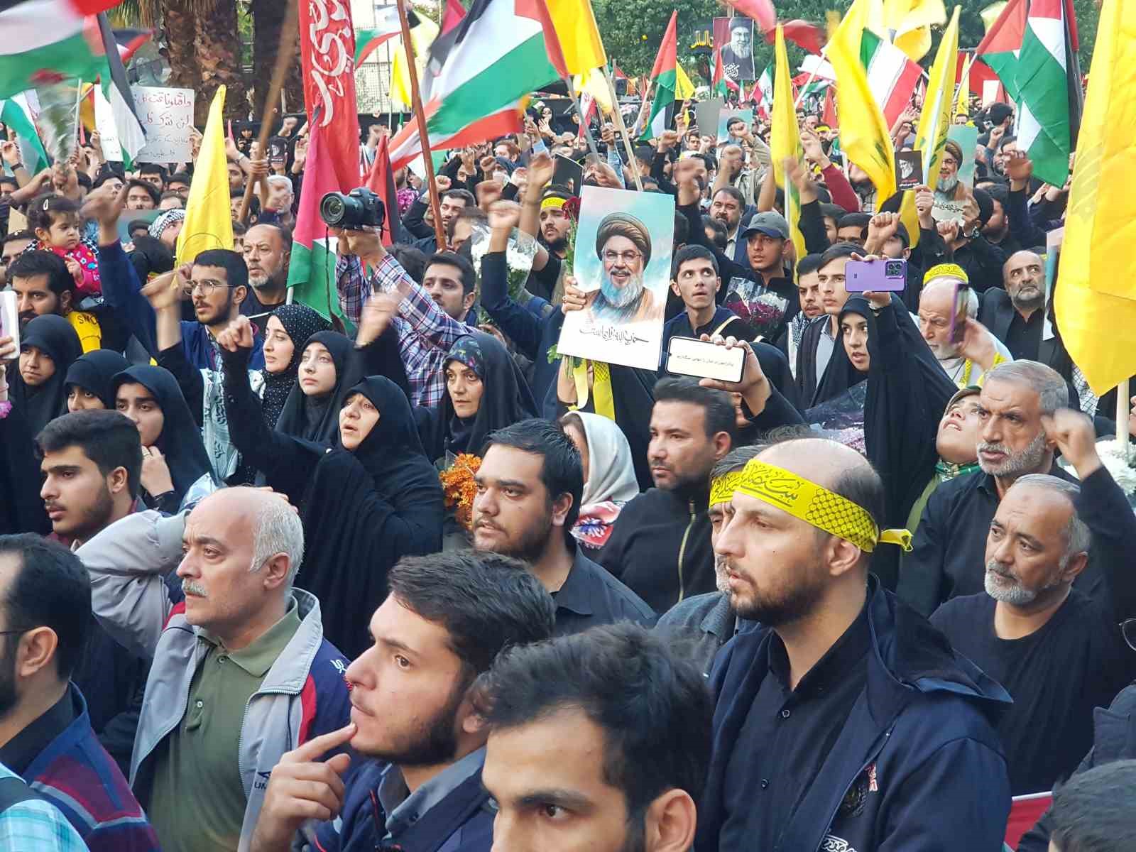 İran’da Nasrallah’ın ölümü sonrası protestolar sürüyor
