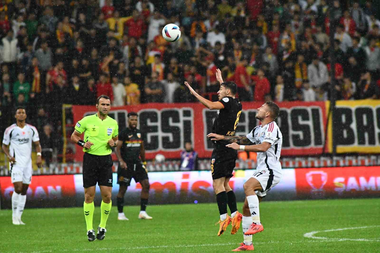 Trendyol Süper Lig: Kayserispor: 0 - Beşiktaş: 0 (İlk yarı)
