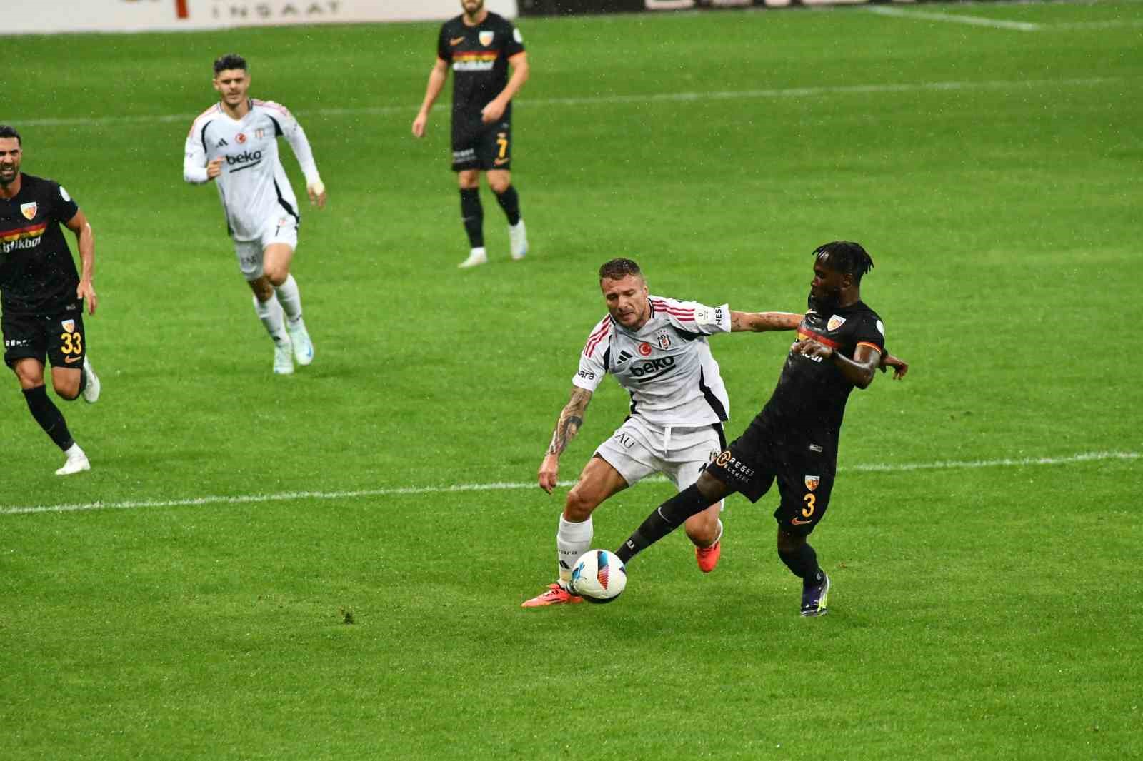 Trendyol Süper Lig: Kayserispor: 0 - Beşiktaş: 0 (İlk yarı)
