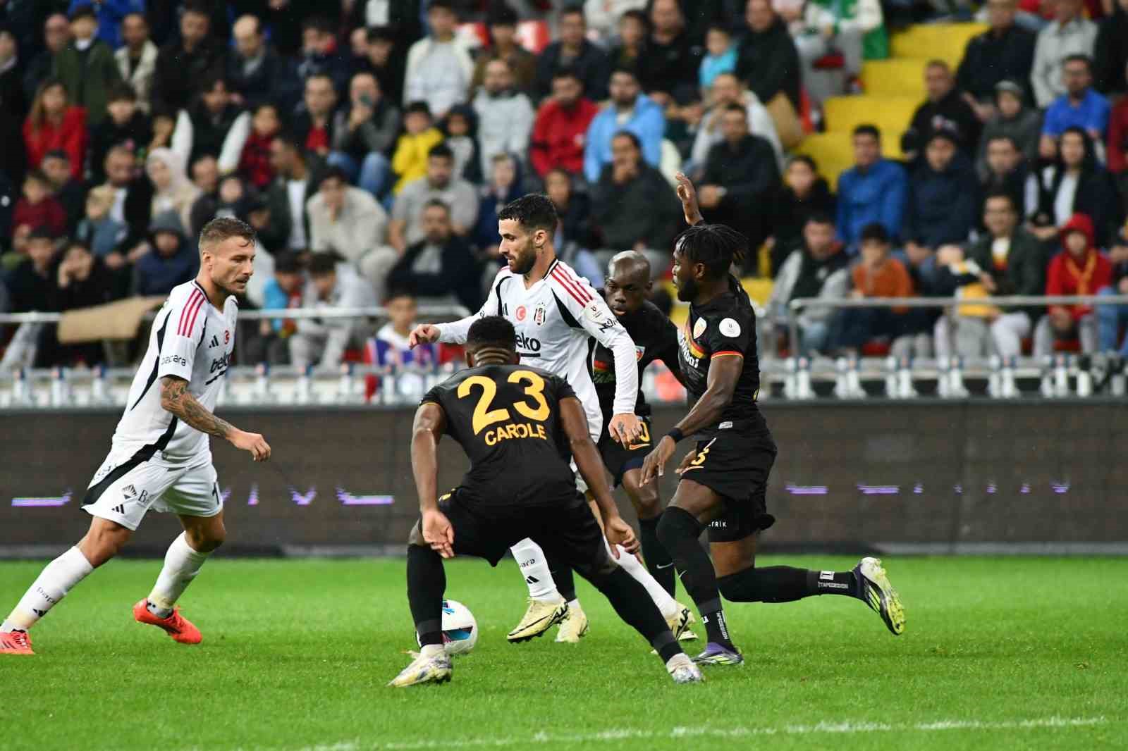 Trendyol Süper Lig: Kayserispor: 0 - Beşiktaş: 0 (İlk yarı)
