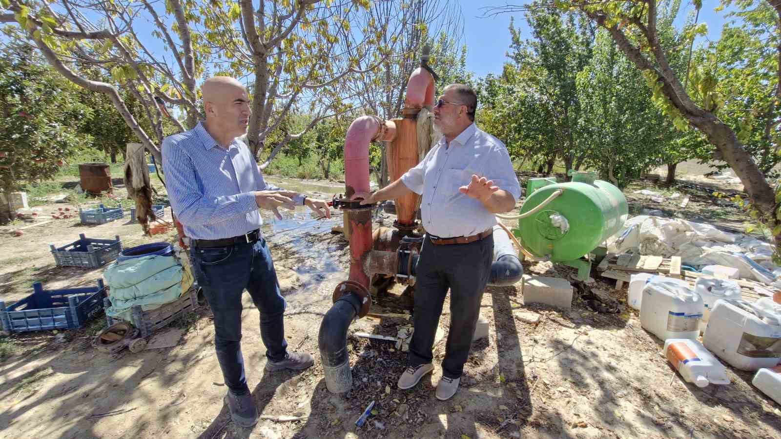 Kuyulardan tuzlu su çıkması çiftçileri tedirgin etti
