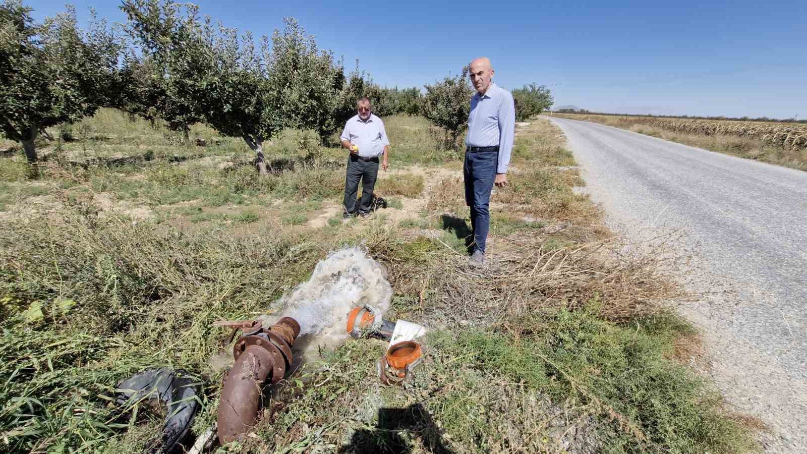 Kuyulardan tuzlu su çıkması çiftçileri tedirgin etti
