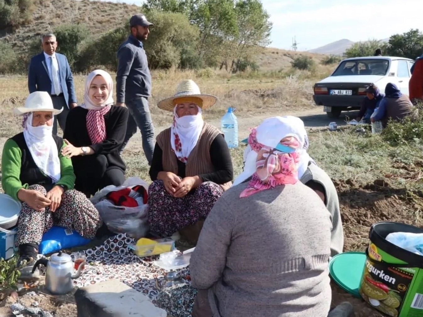 Kaymakam Duman traktör binip, patates hasat etti
