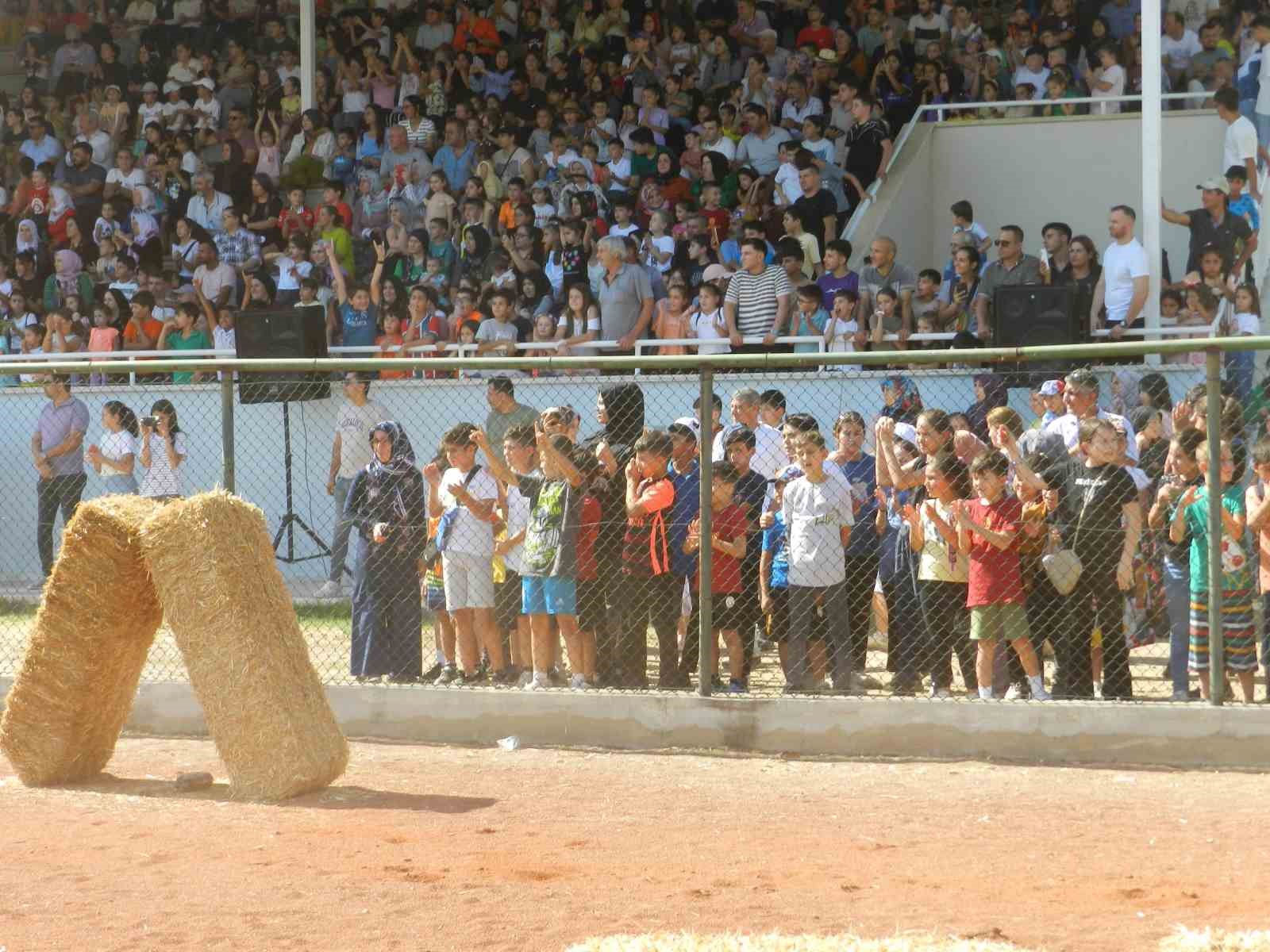 Aydınlı işadamı Yaralı’dan Köşk’e jest, çocuklar eğlendi veliler mutlu oldu
