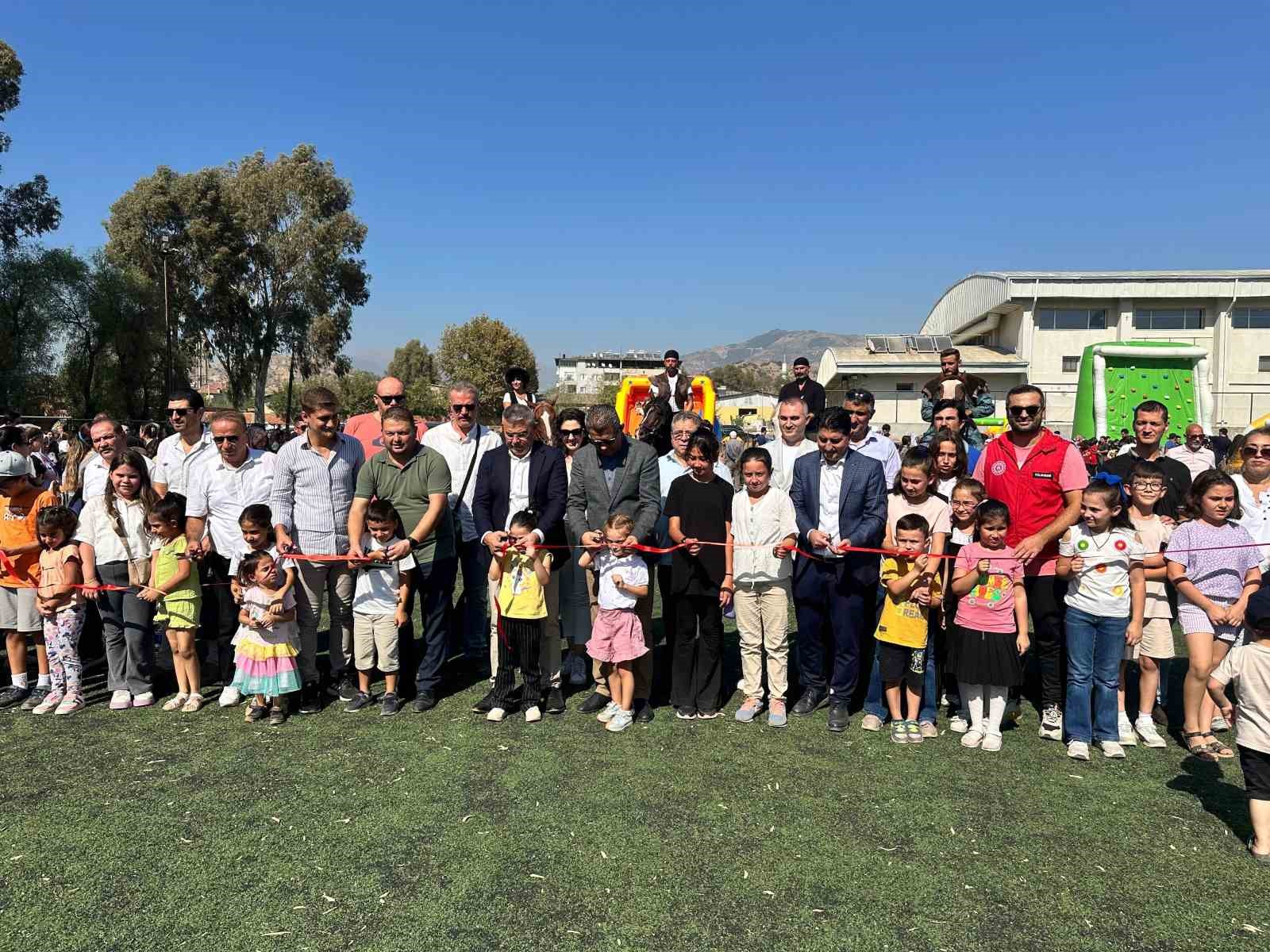 Aydınlı işadamı Yaralı’dan Köşk’e jest, çocuklar eğlendi veliler mutlu oldu
