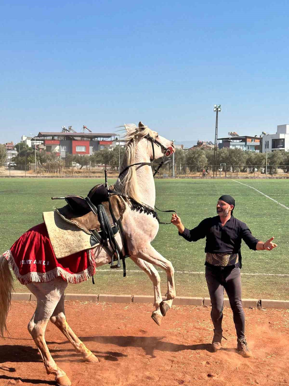 Aydınlı işadamı Yaralı’dan Köşk’e jest, çocuklar eğlendi veliler mutlu oldu
