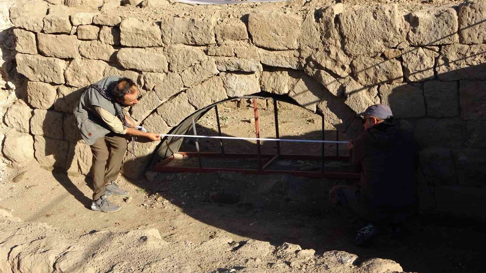 Bitlis Kalesi’nde yapılan kazılarda 500 yıllık su künkleri bulundu
