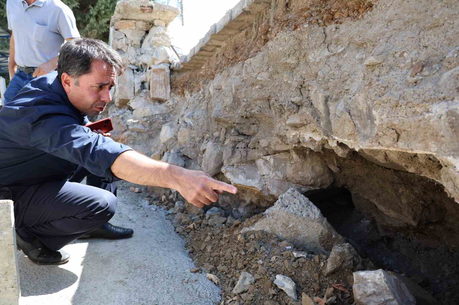 Tarihi tünel ve kemer çevresinde inşaat
