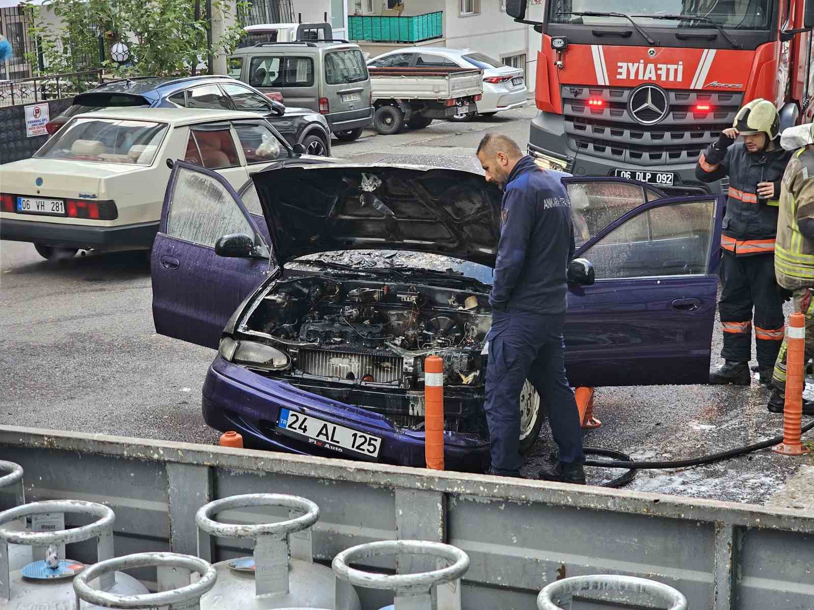 Ankara’da faciadan dönüldü: Park halindeki otomobil tüp kamyonetinin yanında yandı
