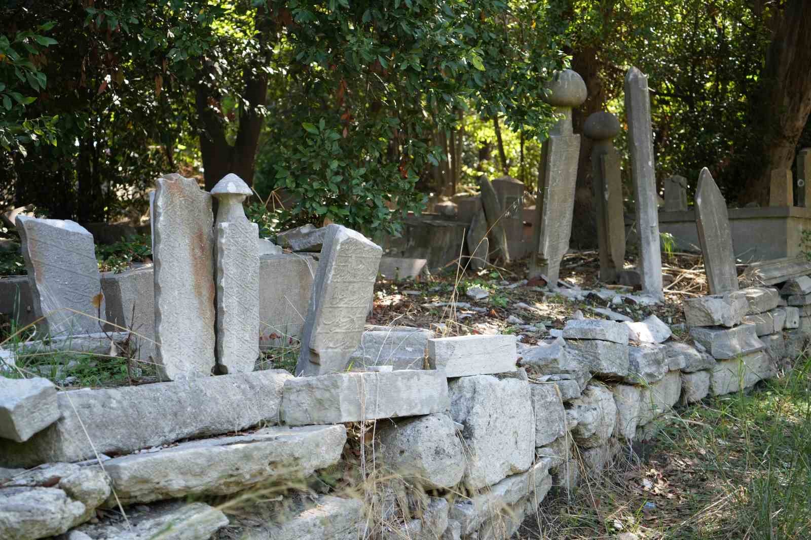 148 sene öncenin Ömer Halis Demir’i: Çerkes Hasan Efendi’nin mezarı harabeye döndü
