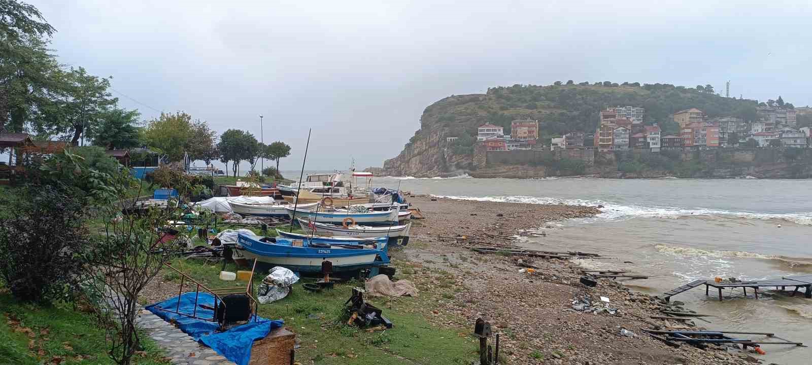 Bartın’da sağanak ve fırtına etkili oluyor
