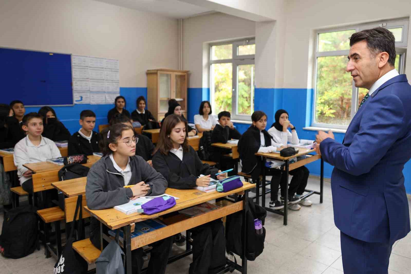 Bilecik Valisi Şefik Aygöl okul ziyaretlerine devam ediyor
