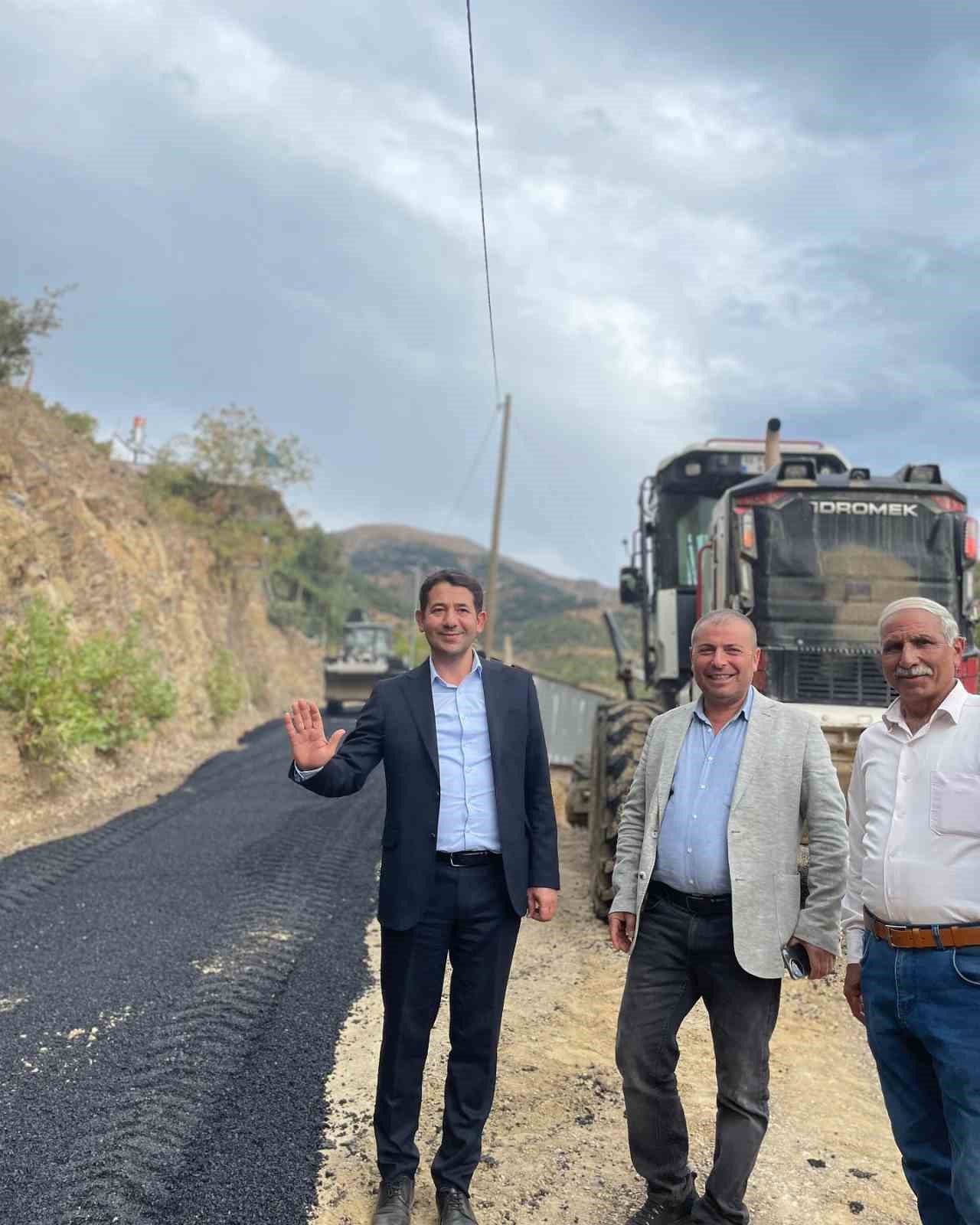 Başkan yol sözünü tuttu, mahalle büyük sevinç yaşadı
