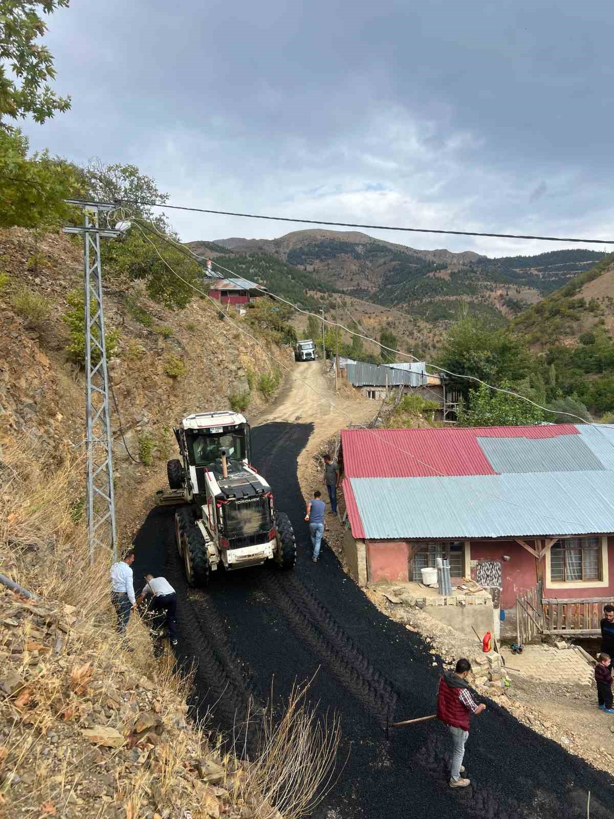 Başkan yol sözünü tuttu, mahalle büyük sevinç yaşadı
