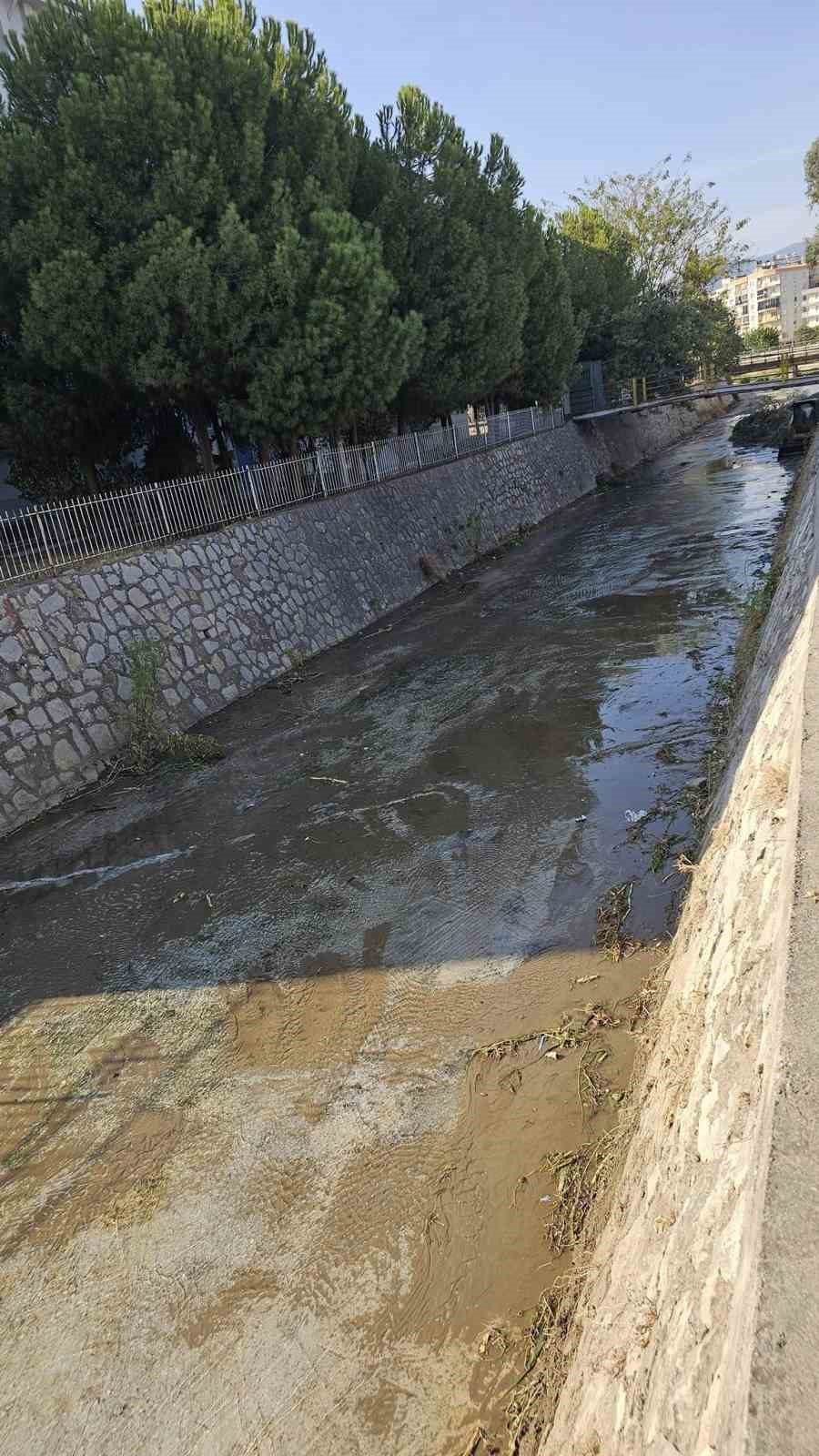 Tabakhane Deresi’ndeki temizlik çalışmaları mahalle halkını memnun etti
