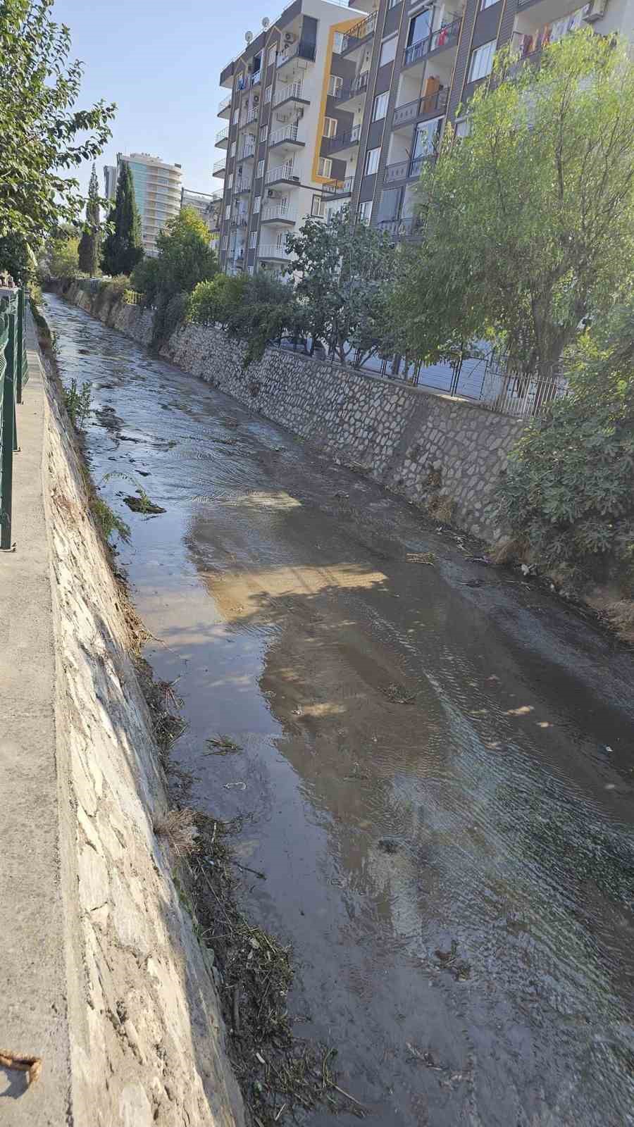 Tabakhane Deresi’ndeki temizlik çalışmaları mahalle halkını memnun etti
