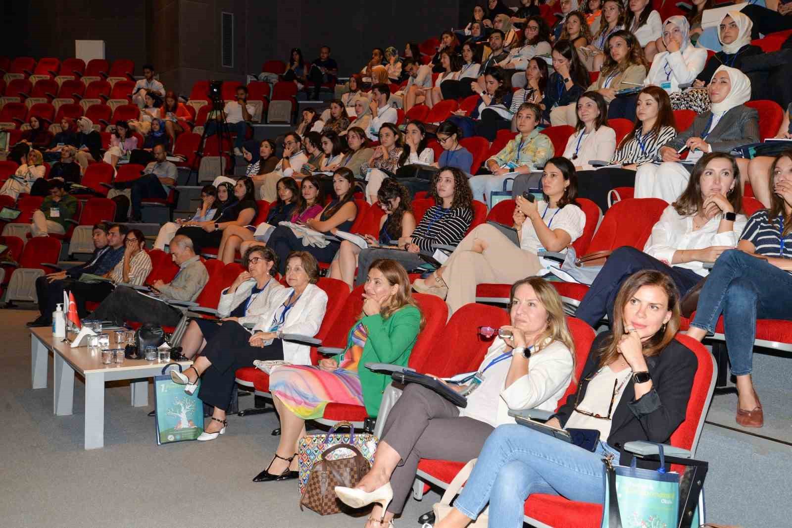 İlk kez düzenlenen Pediatrik Psikofarmakoloji Okulu’nun ev sahibi BUÜ oldu
