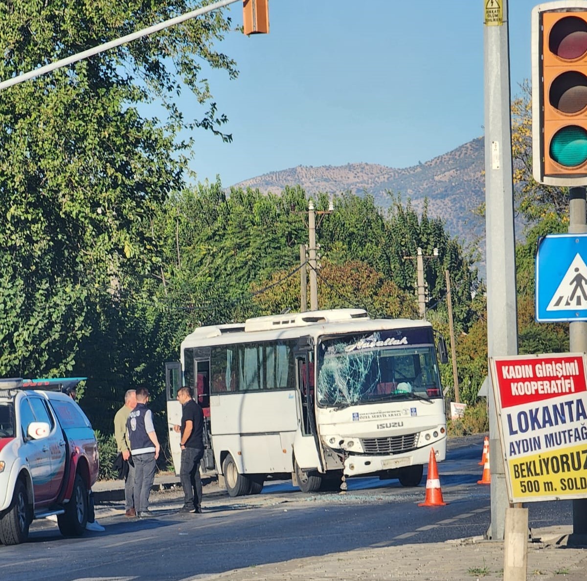 Sultanhisar’da işçi servisleri çarpıştı: 15 yaralı
