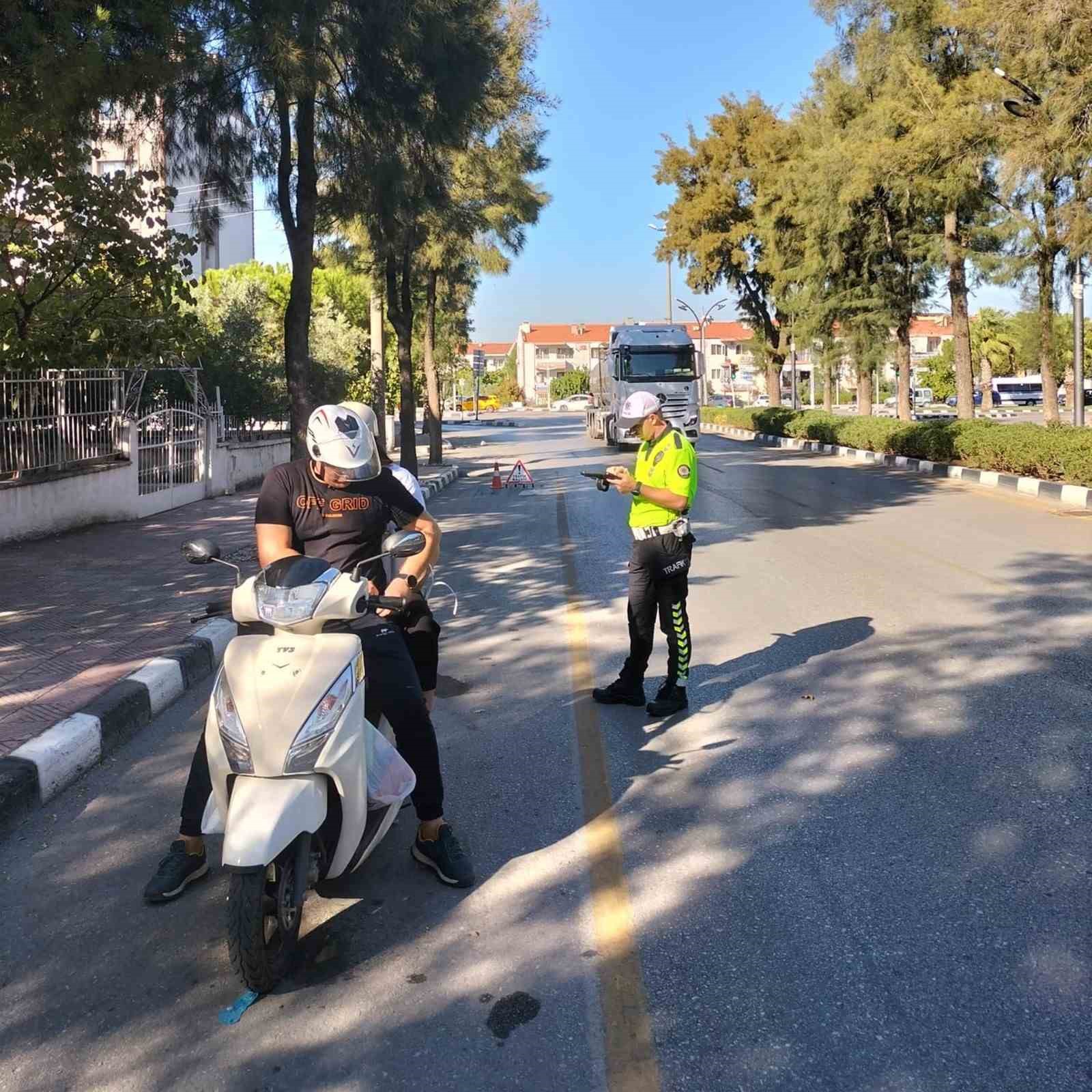 Manisa’da motosiklet sürücülerine ceza yağdı
