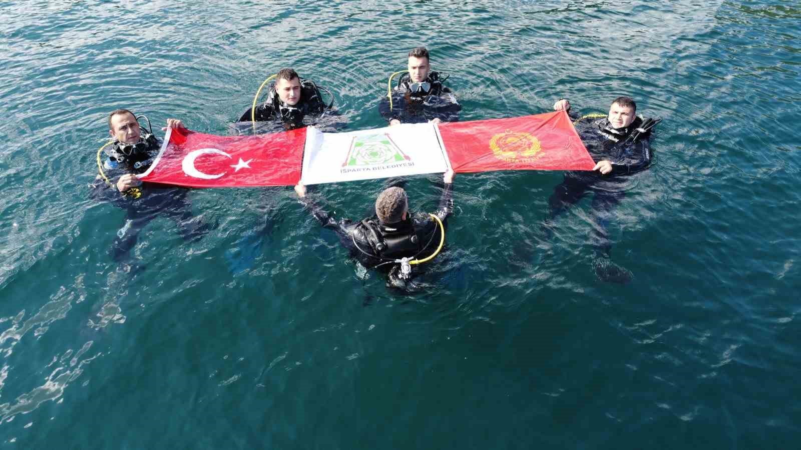 İtfaiye ekiplerinin komandoları aratmayan kurtarma tatbikatı
