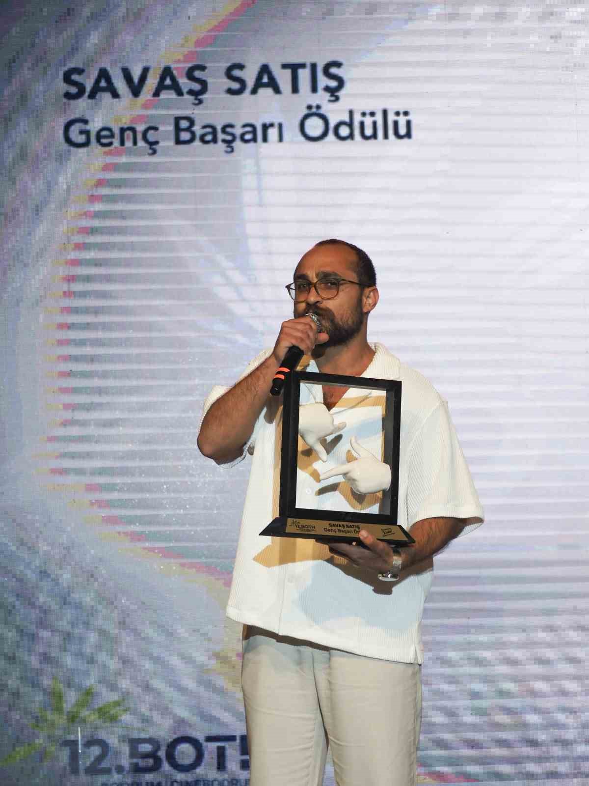 Kemal Sunal hologramıyla unutulmaz gece: Ünlüler Bodrum’da buluştu
