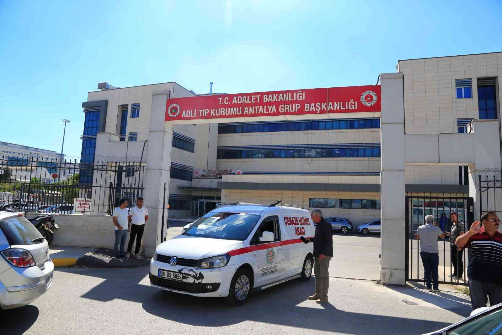 Yıldırım çarpması sonucu ölen 17 yaşındaki Selahattin’in cenazesi babası tarafından alındı
