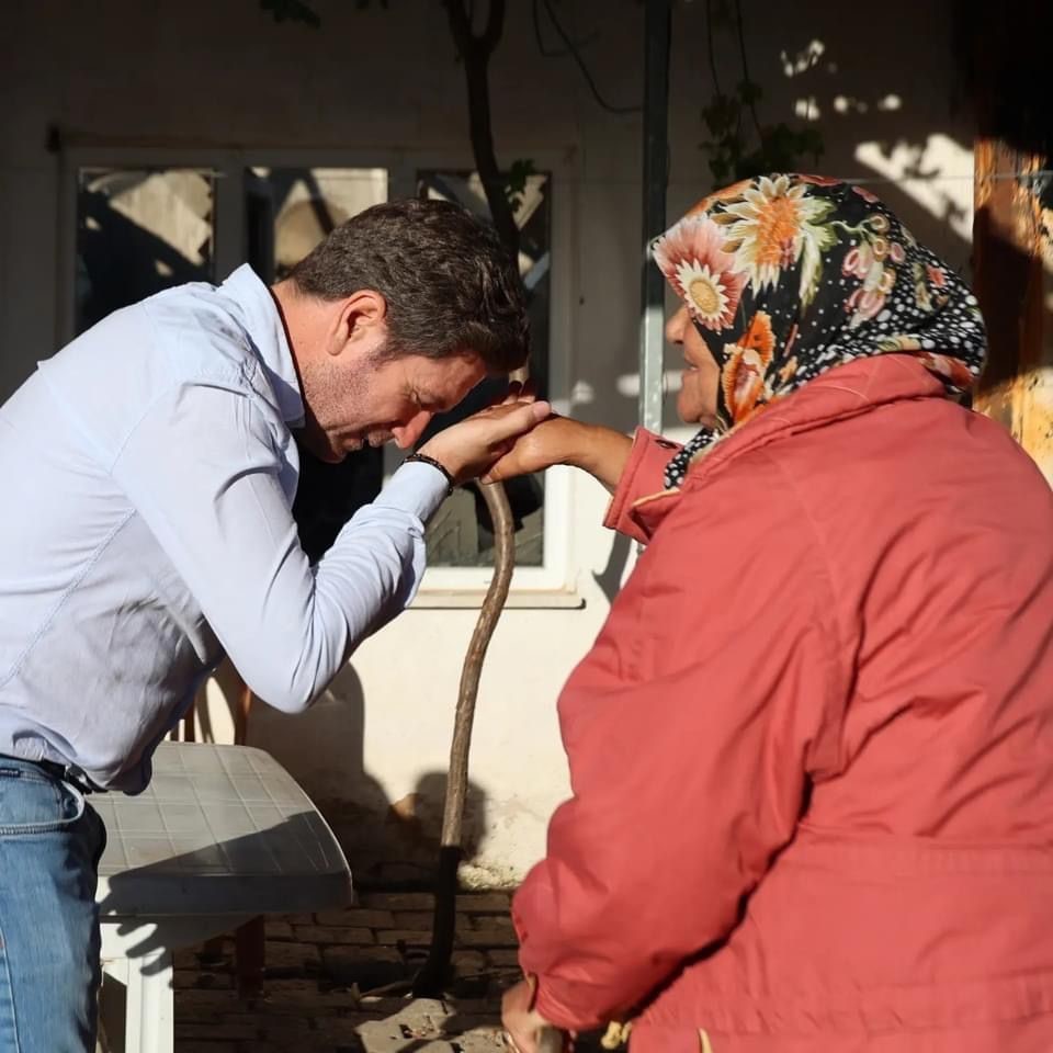 Başkan Tatık evi yanan ailenin yaralarını sardı
