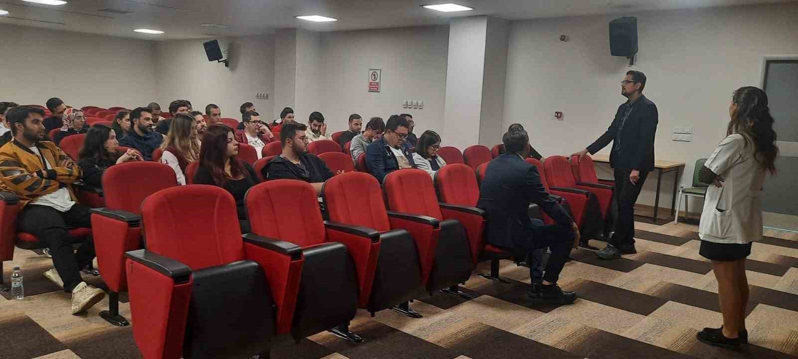 Başhekim Ergenç, yeni atanan acil uzmanları ve pratisyen hekimlerle bir araya geldi
