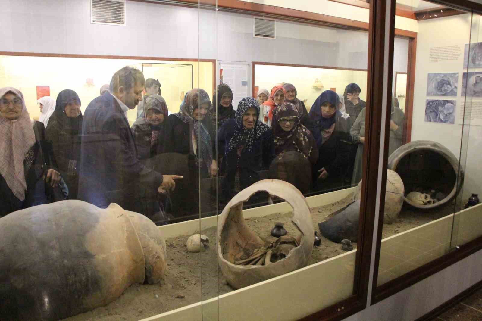 Köylü kadınlardan Amasya’da tarih turu: Müzeleri ilk defa gezdiler
