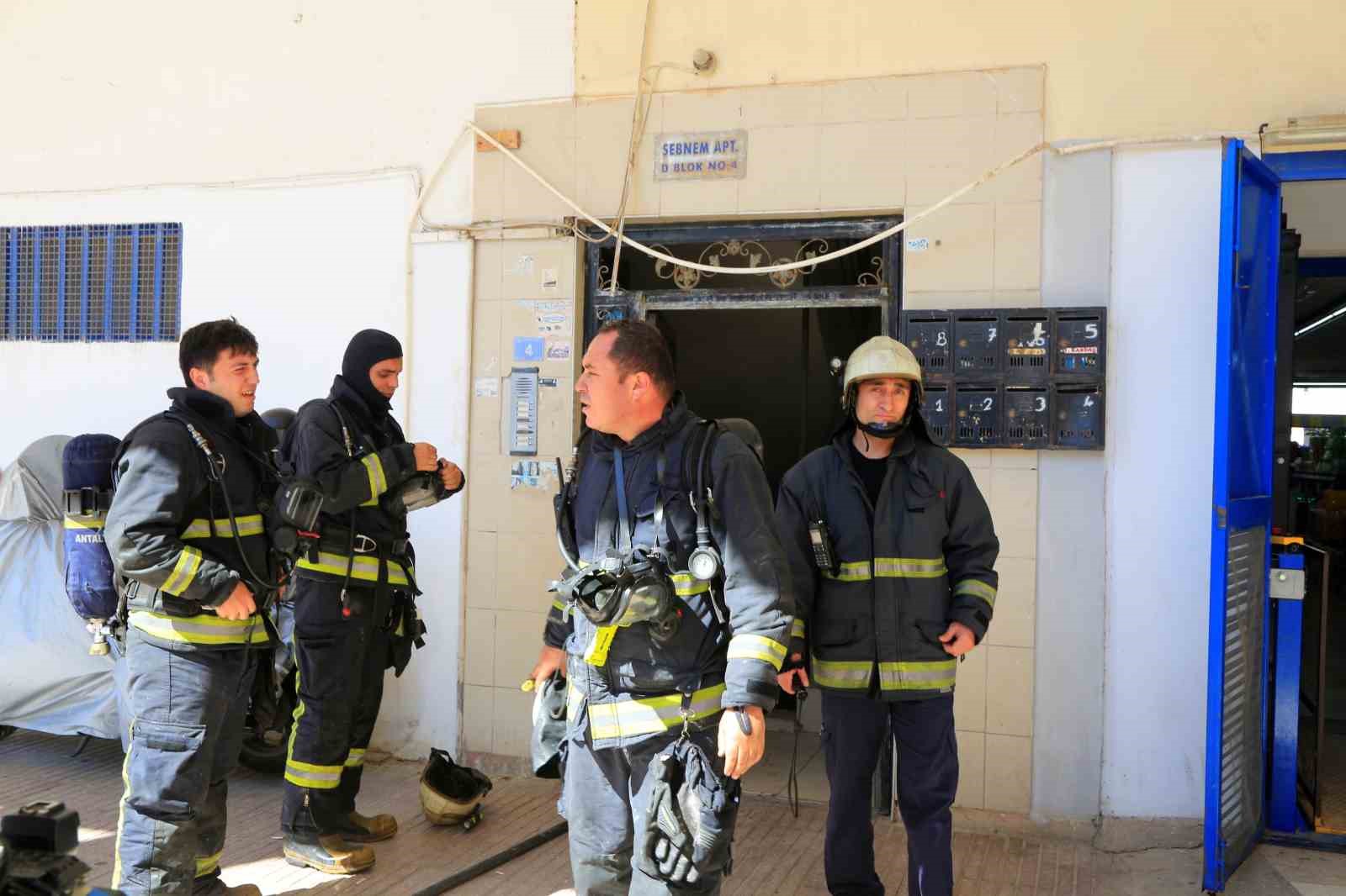 Bodrum katta çıkan yangın sonrası yavru kedi alarmı
