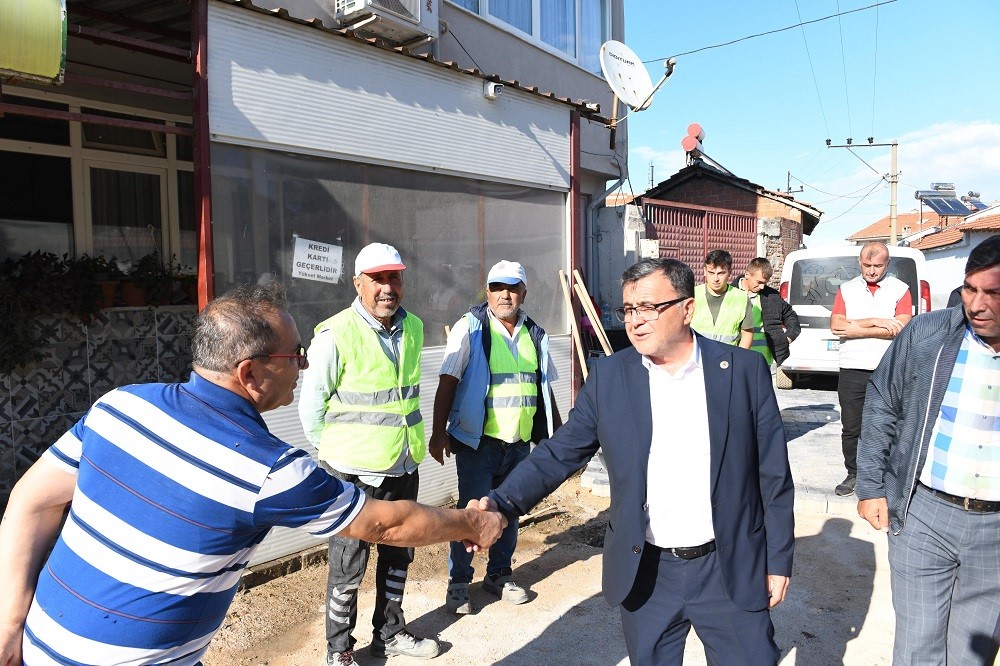 Altıeylül’de parke taşsız sokak kalmayacak
