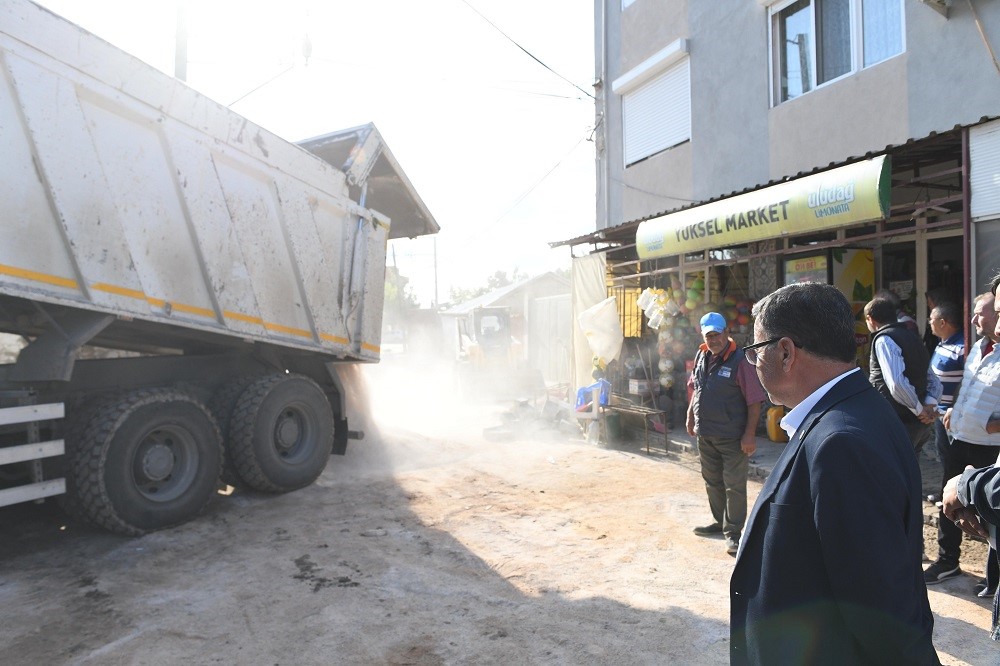 Altıeylül’de parke taşsız sokak kalmayacak
