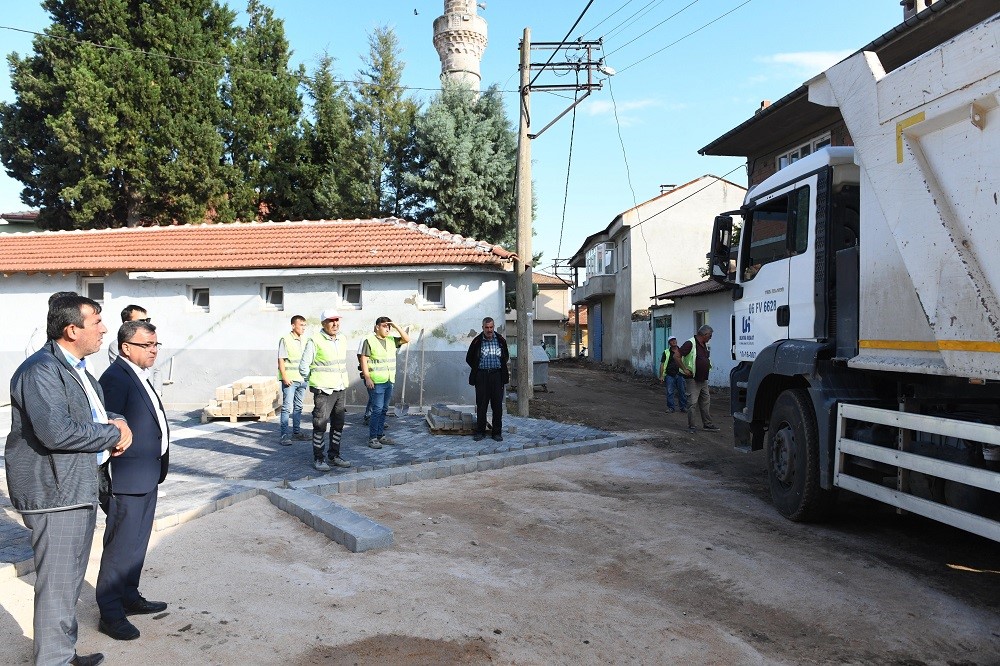 Altıeylül’de parke taşsız sokak kalmayacak
