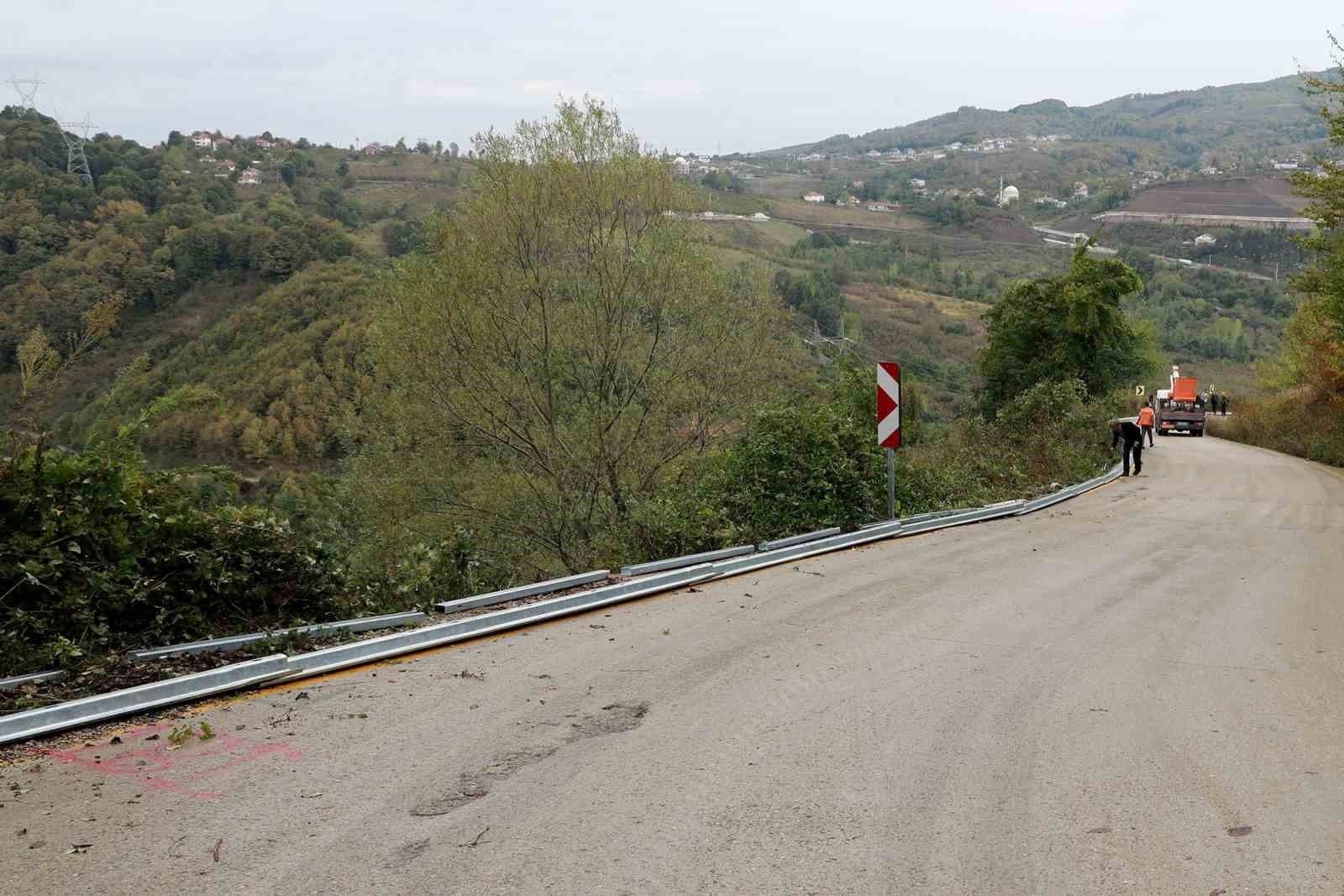 Uçurum kenarına çelik bariyerli önlem
