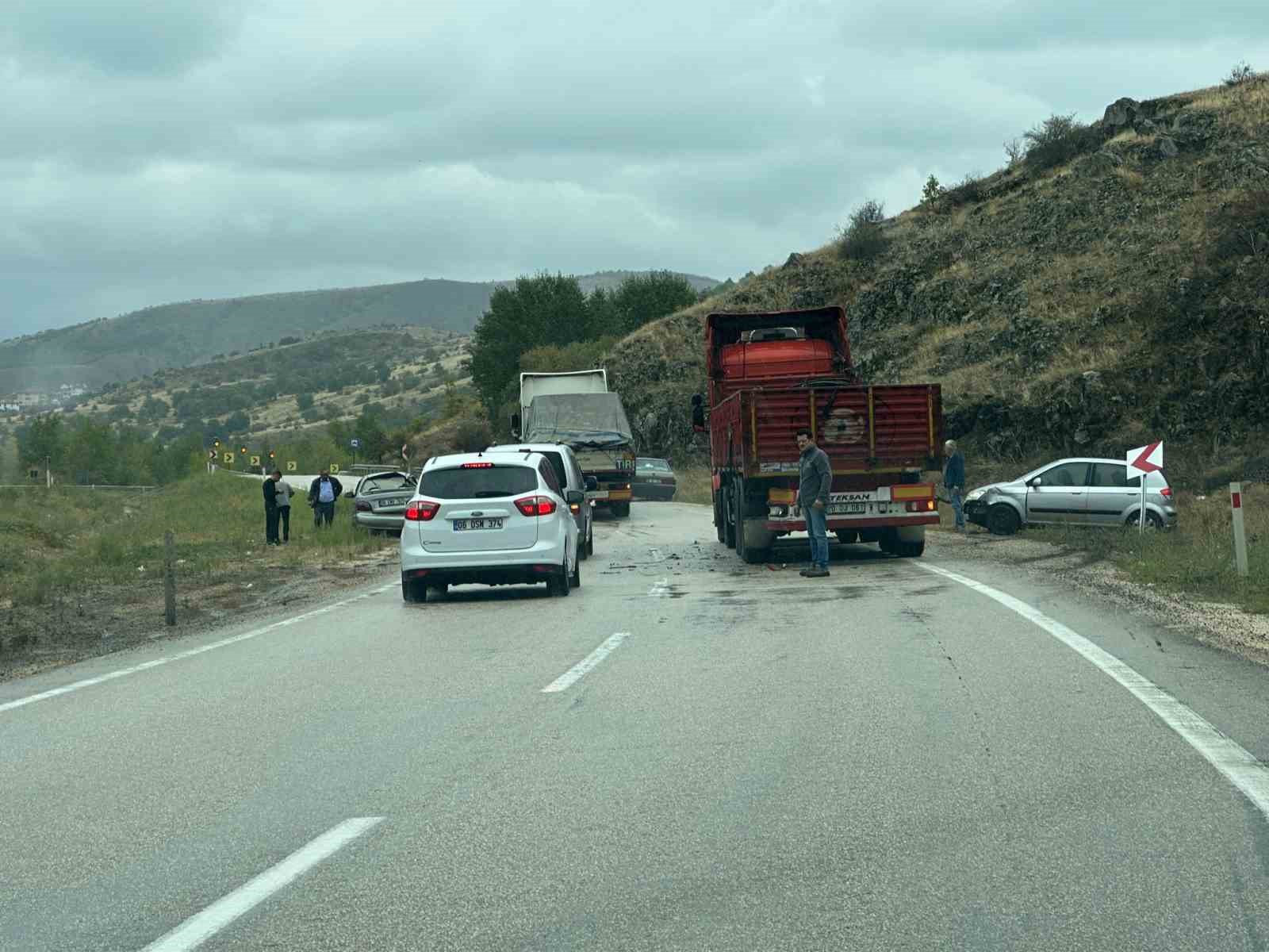 Ankara’da maddi hasarlı zincirleme trafik kazası
