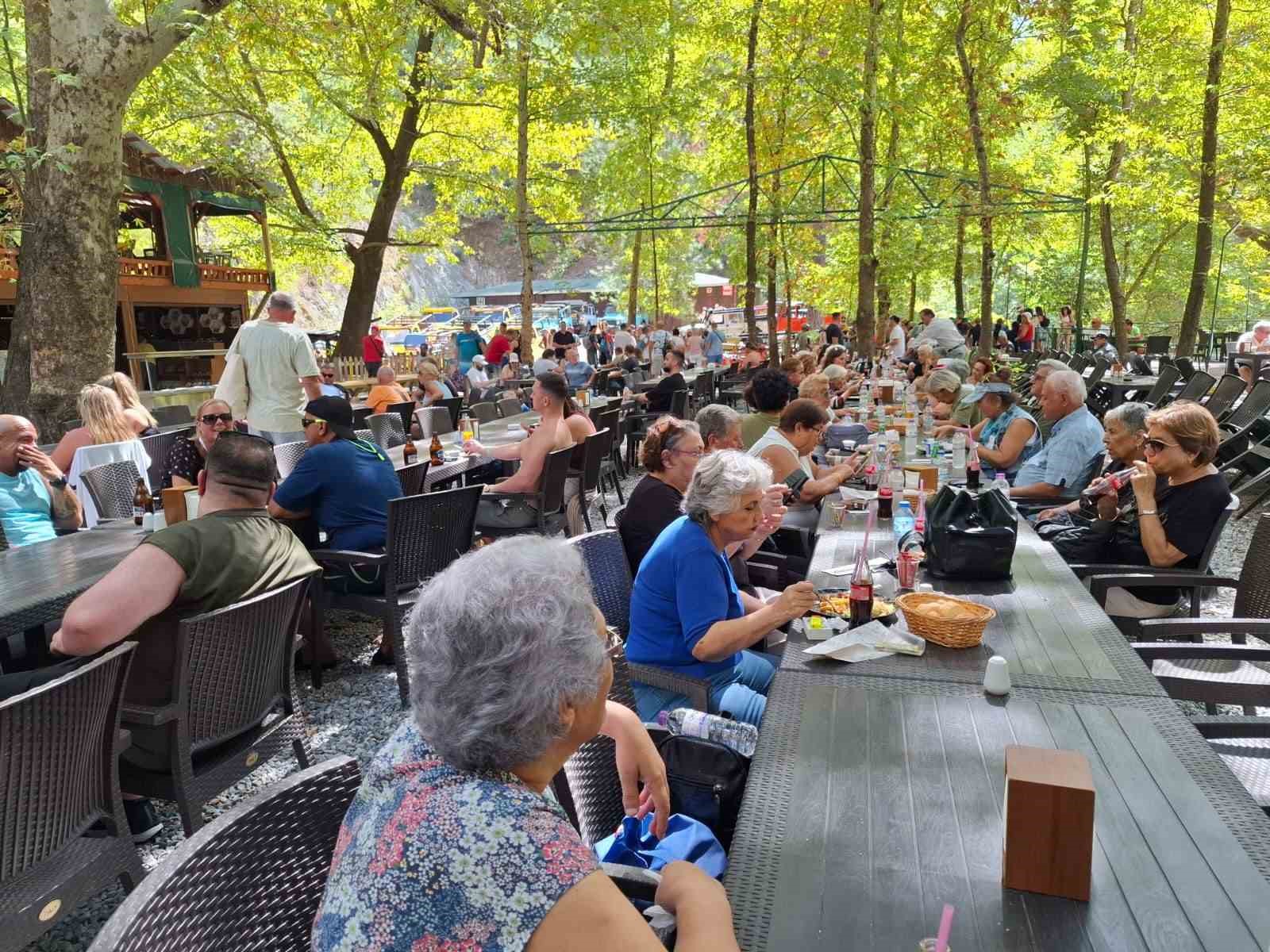 Alanya Belediyesi Dünya Yaşlılar Günü’ne özel gezi düzenledi
